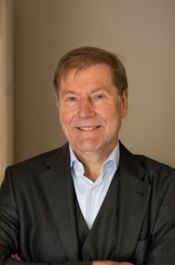 Prof. Dr. habil. Gernot Barth - Direktor der Akademie für Mediation, Soziales und Recht, Wirtschaftsmediator und Familienmediator.